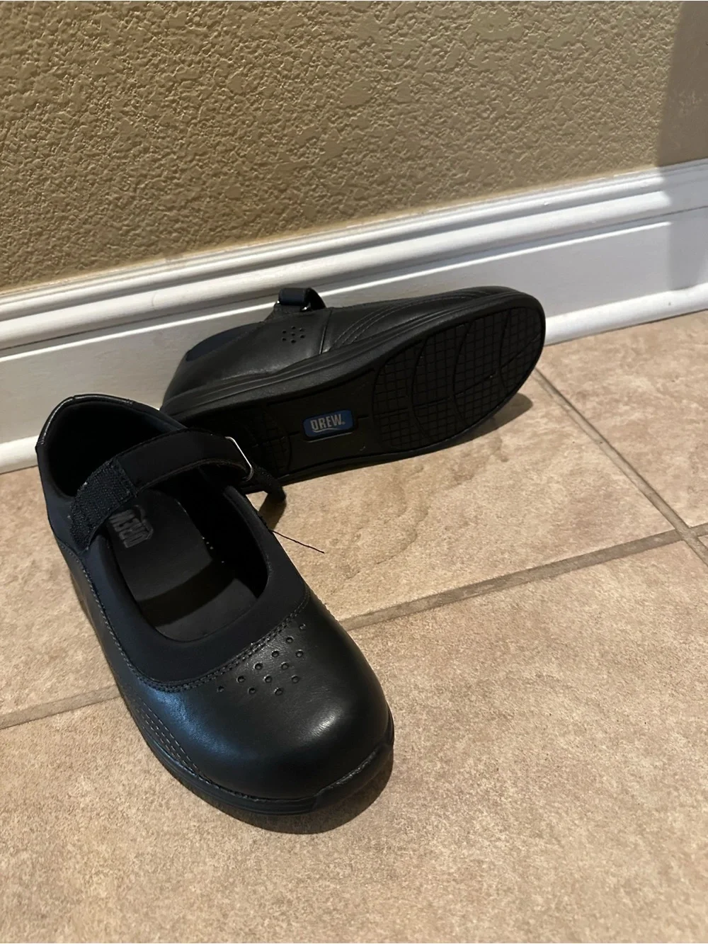 N/A comfortable black